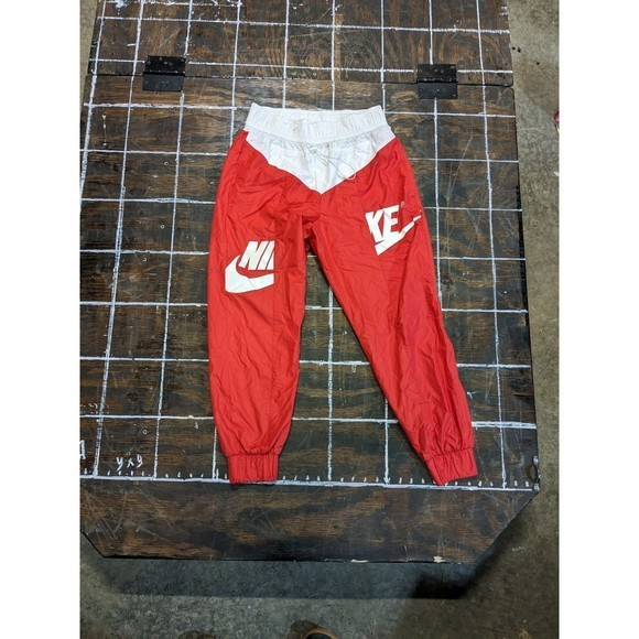 NEW WOMENS SMALL NIKE SPORTSWEAR WINDRUNNER PANTS RED SAIL‎ WHITE AJ2976 657 - Picture 1 of 2